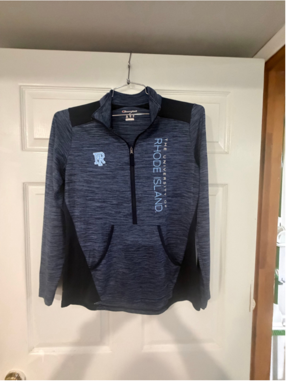 Women's Champion University of Rhode Island 1/4 Zip Sweatshirt Blue Size M